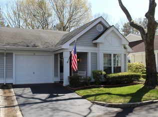 101 Glen Dr, Ridge, NY 11961