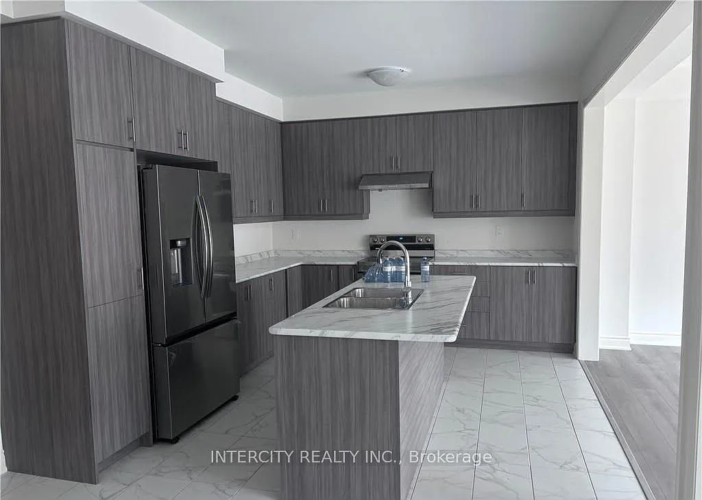 4 bed, $2,800 — Photo 2