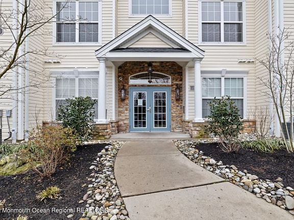 4th image of 378 Saint Andrews Pl #378