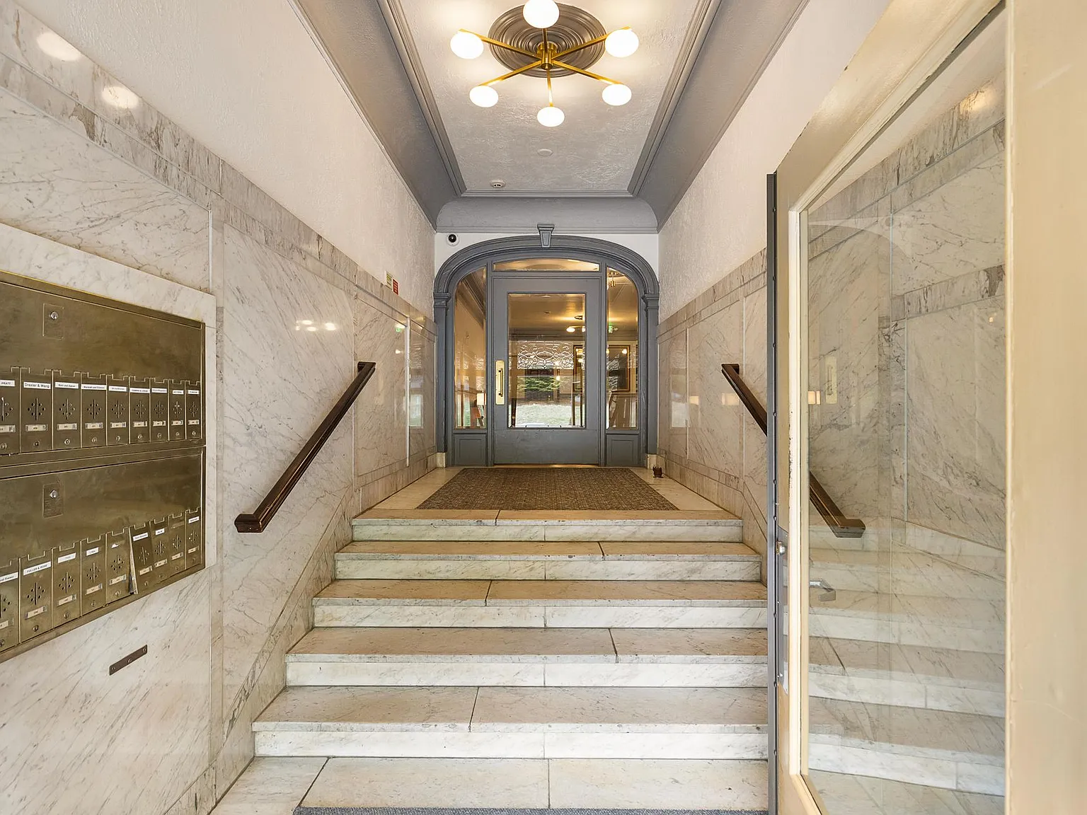 The New Carroll Apartments — Photo 4