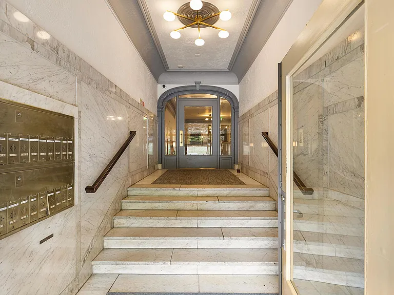 The New Carroll Apartments — Photo 4