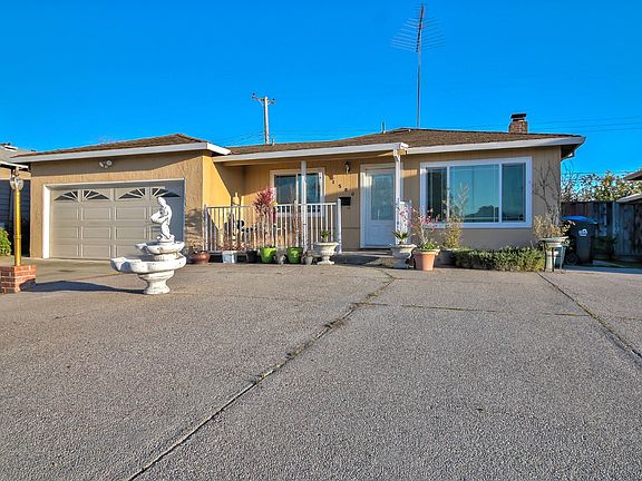 3rd image of 1580 Amesbury Way
