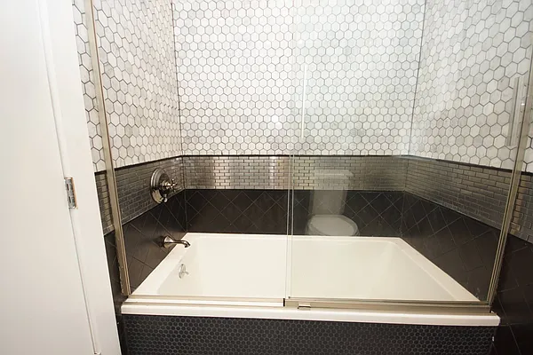 Rented by Norman Raindel, LREB | media 24