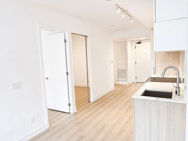 100 Queen St E #1608 — Photo 10