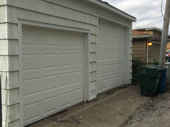 2 car detached garage 