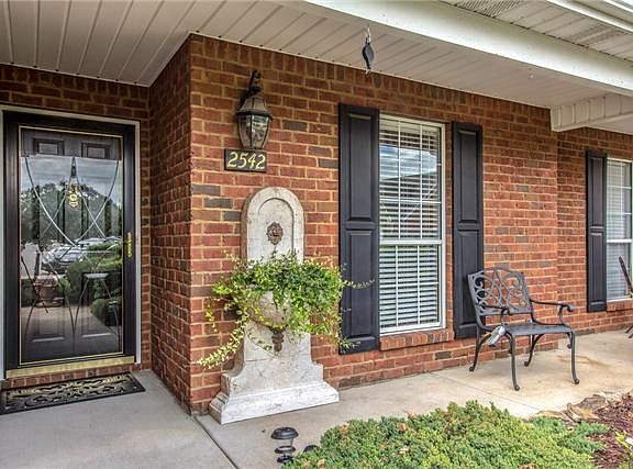 2nd image of 2542 Shinnecock Ct