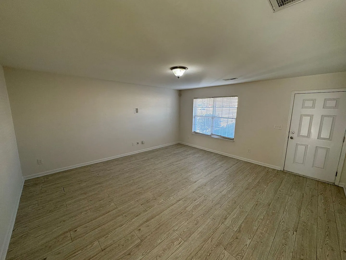 4820 Lynn Lee Circle — Photo 2