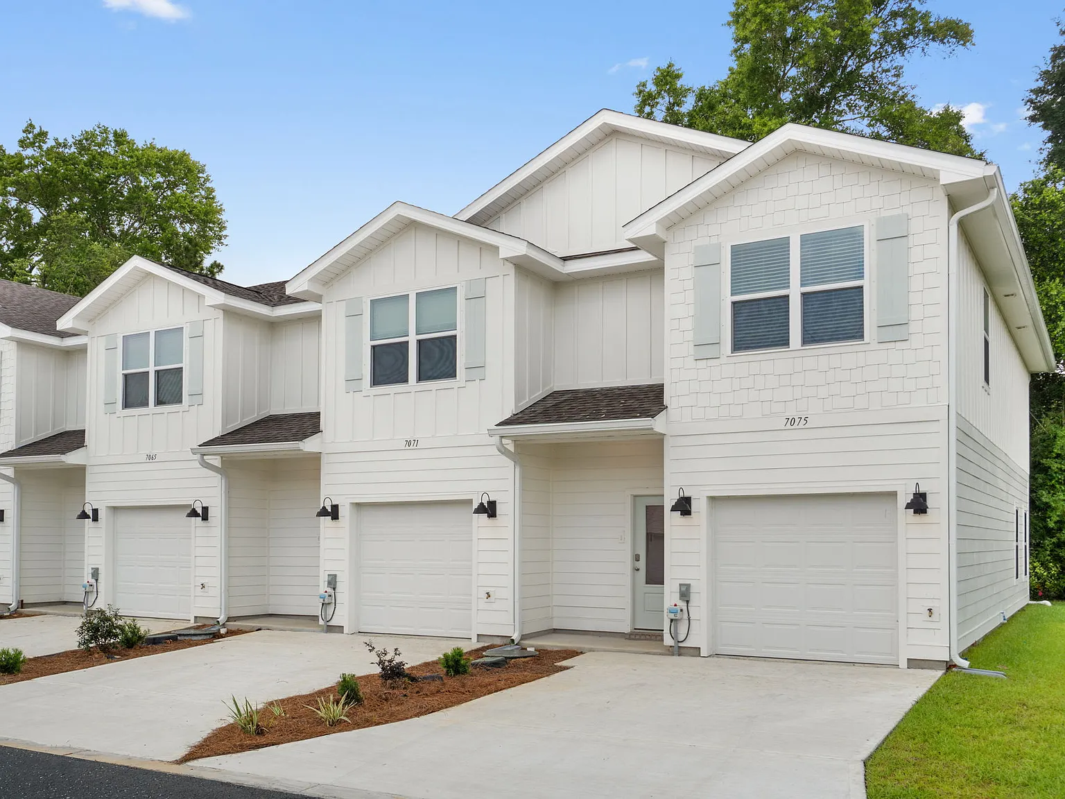 Javelin Landing Townhomes — Photo 3