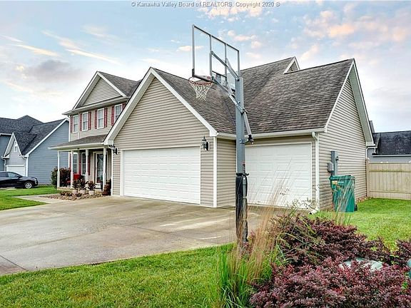 3rd image of 300 Prado Dr