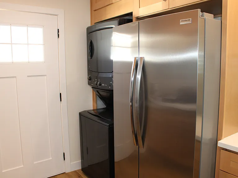 271 Grace Ave — Photo 8