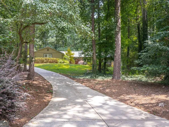 1776 Bear Cave SW, Lilburn, GA 30047