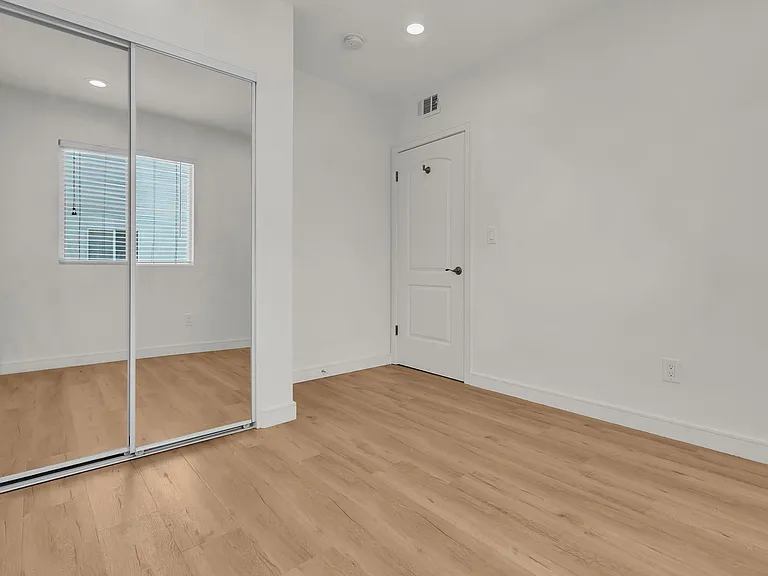 1846 S Curson Ave — Photo 14
