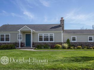 21 Jessup Ln, Westhampton Beach, NY 11978
