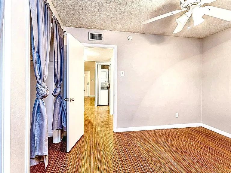 4007 Avenue C — Photo 4
