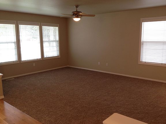 LIVING/FAMILY ROOM