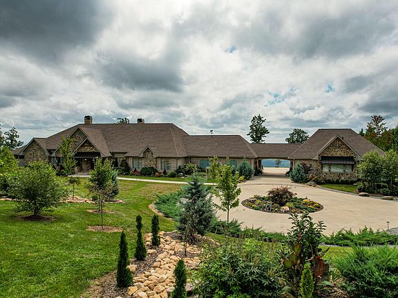 2nd image of 1572 River Bluffs Dr