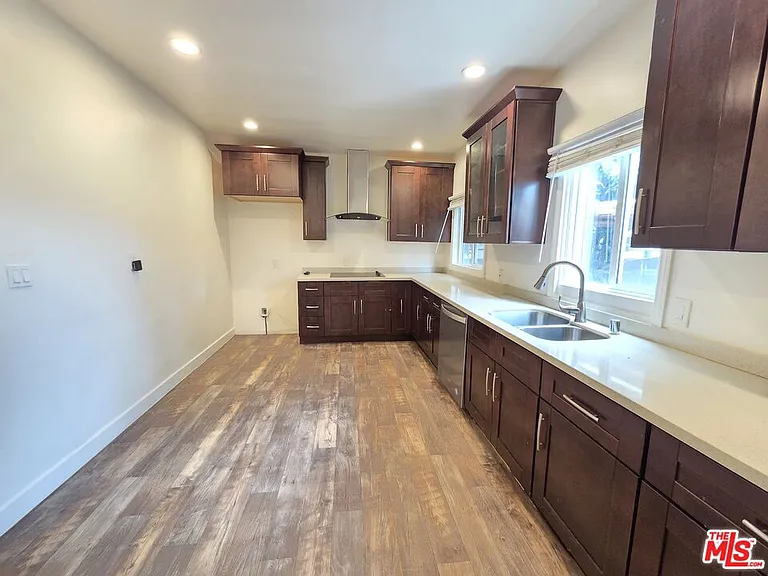 1502 E 25th St — Photo 2