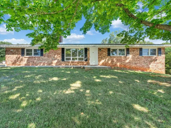 121 Ridgeview Rd, Hurt, VA 24563
