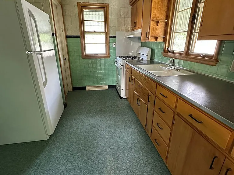 506 Middlebury St — Photo 3