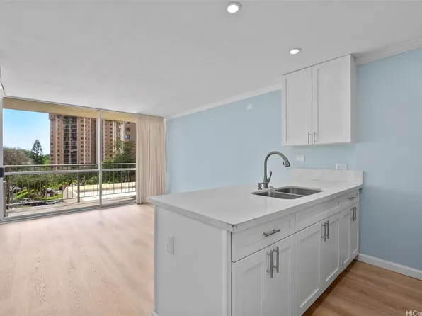 98-450 Koauka Loop APT 208, Aiea, HI 96701