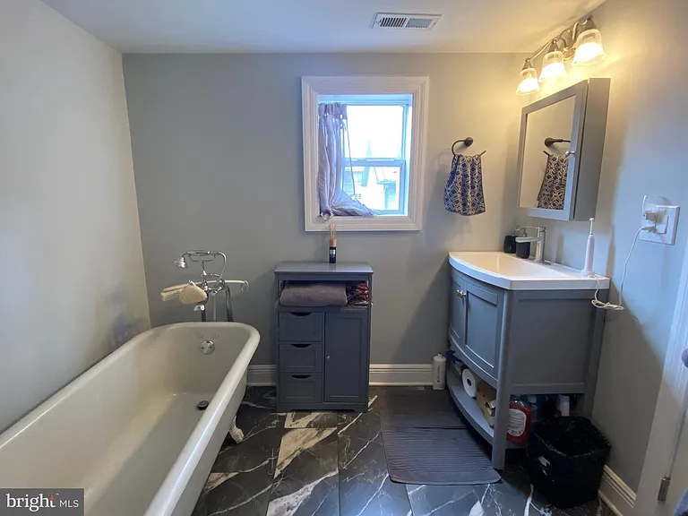522 W King St — Photo 29