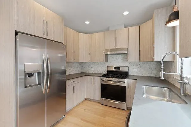 3 bed, 2.5 bath, 1700 sqft, $2,800 — Photo 2