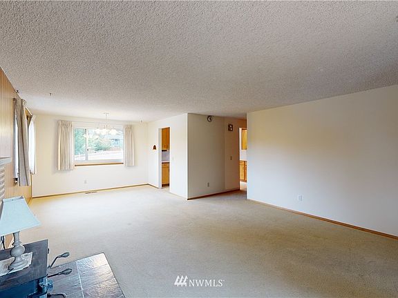 4th image of 2232 S 134th St