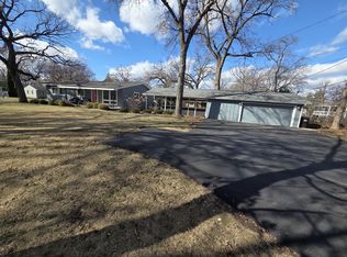 1246 Pinewood Dr, Crystal Lake, IL 60014