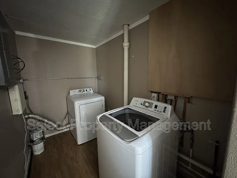 1210 Asbury Dr — Photo 13