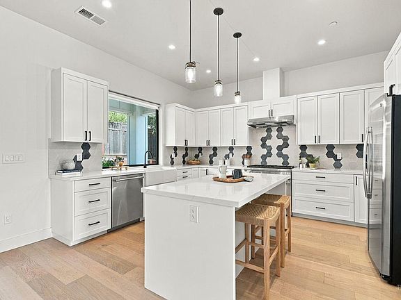 2nd image of 3547 Flintwood Drive