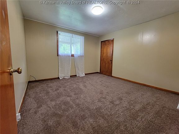 5th image of 62 Stone Hill Dr