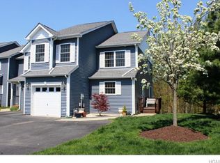 277 Pinebrook Dr, Hyde Park, NY 12538