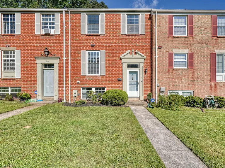 18 Collis Ct — Photo 1