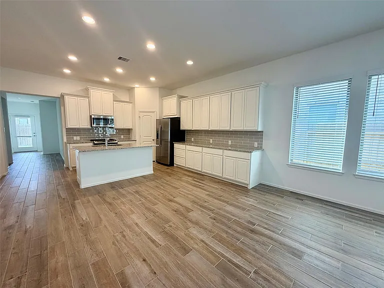 4222 Colony Ln — Photo 3