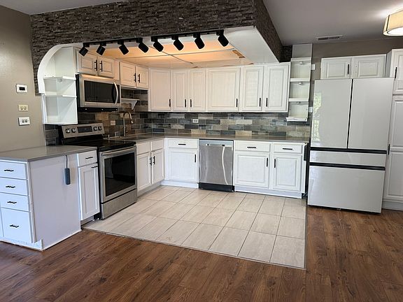 4th image of 6700 S Brainard Ave APT 411