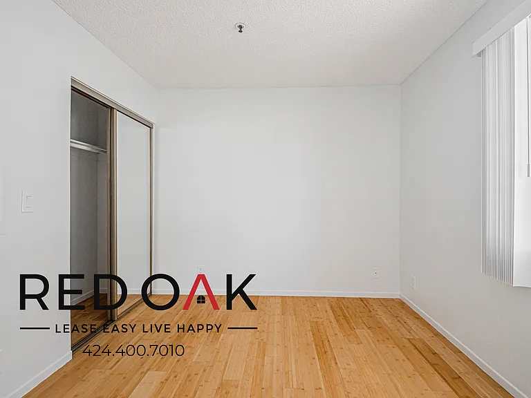 518 E 4th St #305 — Photo 12