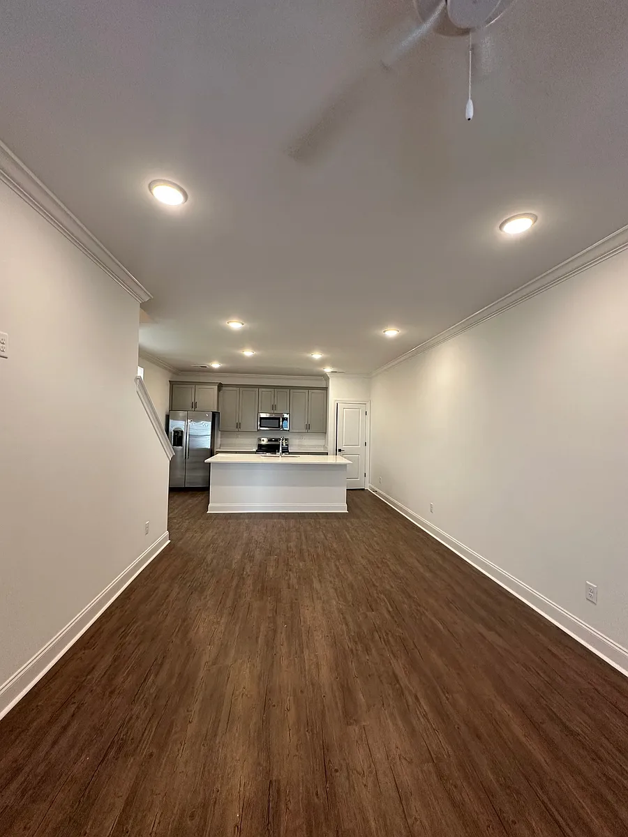 Building Photo - 671 Cottage Grove Cir #1