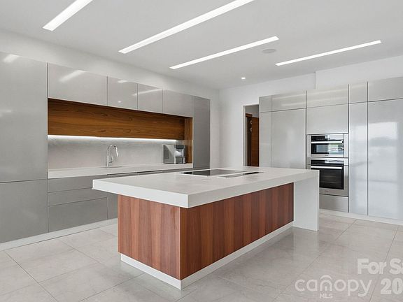 4th image of 7272 Lynbrook Cir