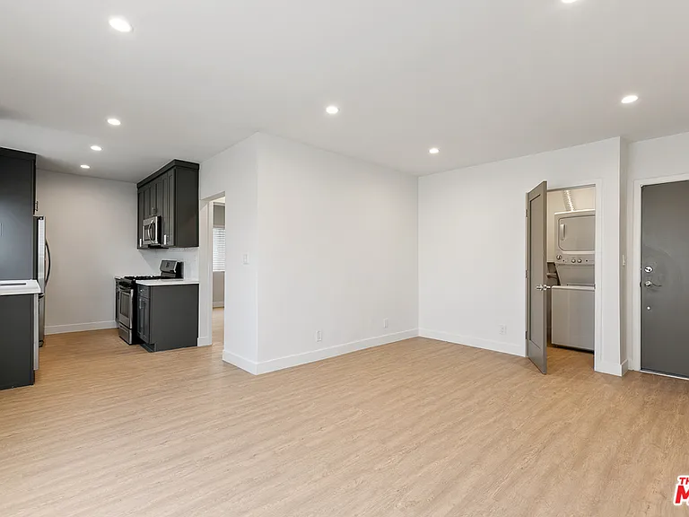 3314 Mentone Ave #8 — Photo 12