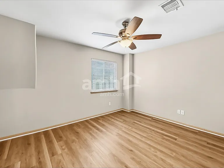 2201 Jefferson Crossing Dr — Photo 17