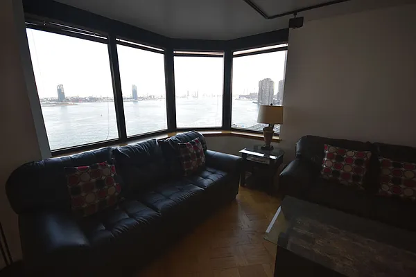 Rented by Luxury Habitat | media 9