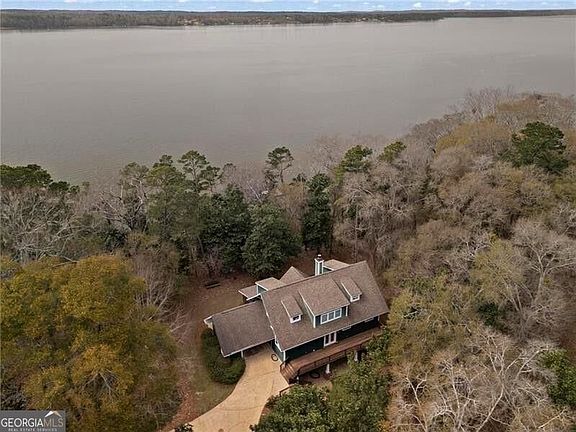 3rd image of 12 Rosalyn Rd