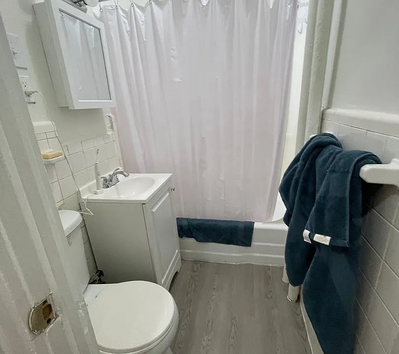 67 Woodstock Ave #4