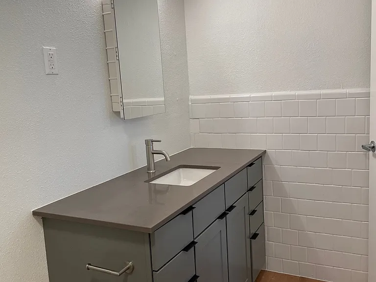 Tara Apartments — Photo 33