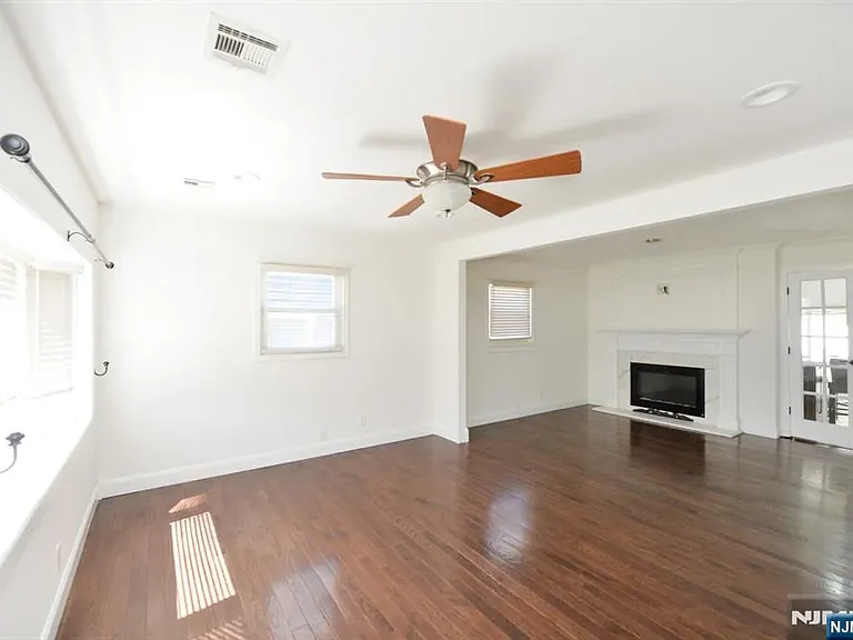 203 New York Ave — Photo 4