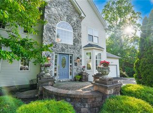 26 Hunters Run Ln, Pottstown, PA 19464
