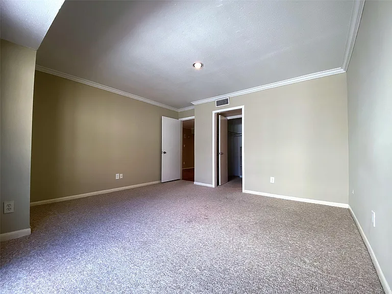 751 Bering Dr #B — Photo 16