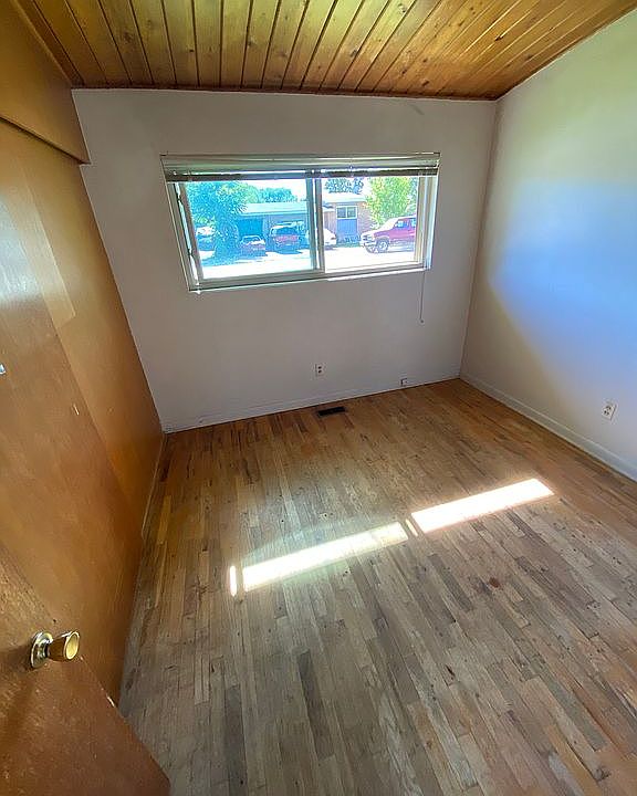 2nd image of 37 N Sunset St