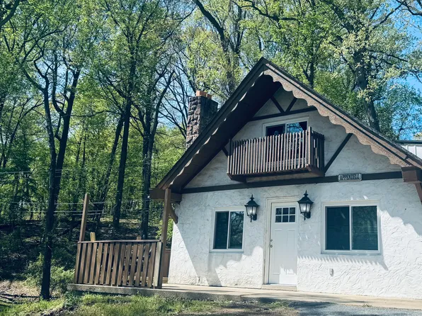 889 Rhue Haus Ln, Hummelstown, PA 17036