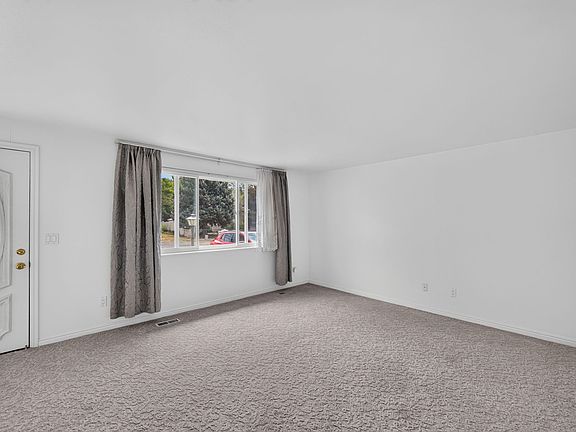 5th image of 505 N Colonial Ave